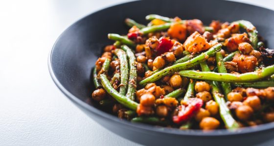 Warm,Chickpea,Salad,With,Green,Beans,Bell,Pepper,And,Pumpkin,