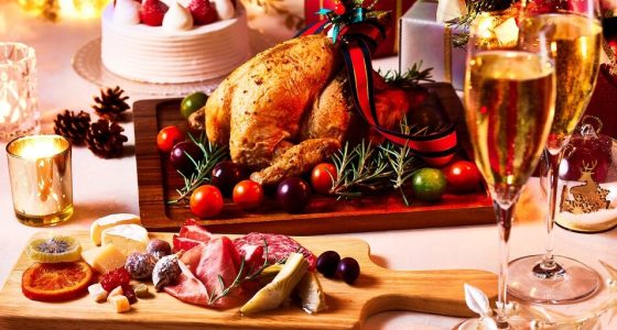 Christmas,,Christmas,Party,,Chicken,On,The,Table,,Hors,D'oeuvres,,Champagne.